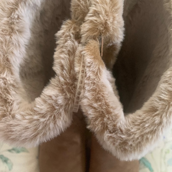 Anne Klein Brand New Women’s Size 7 Warm Boots - Picture 2 of 9